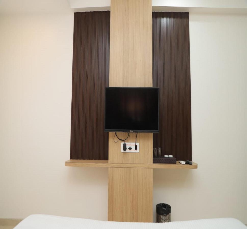 Hotel Dwarka Palace อาห์มาดนาการ์ ภายนอก รูปภาพ